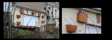 Déco de garage insolite, pots de fleurs fait avec des bacs à chasse d'eau (Faubourg Sainte Berthe)